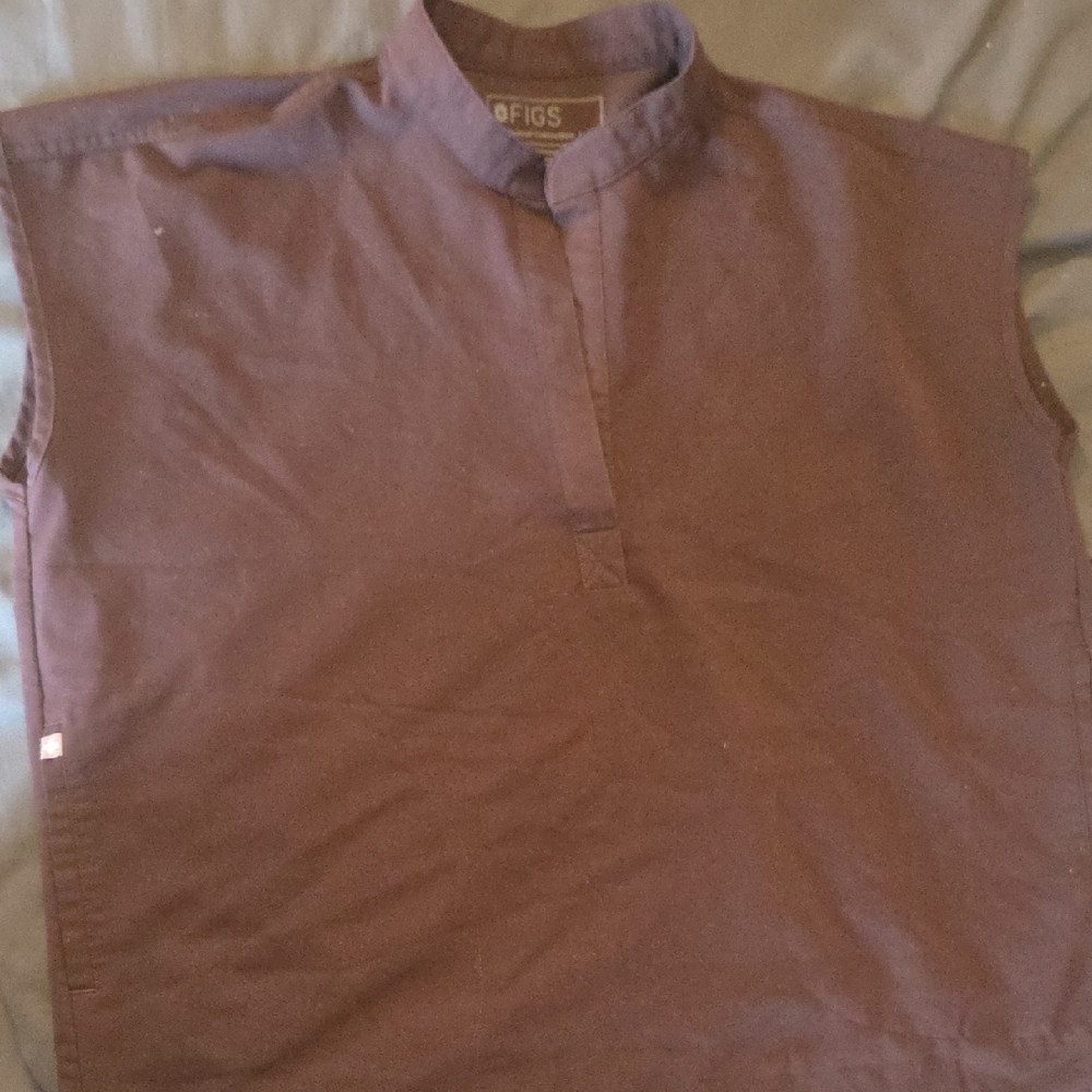 Figs Technical Collectiom Sleeveless Dark Brown Scrub Top